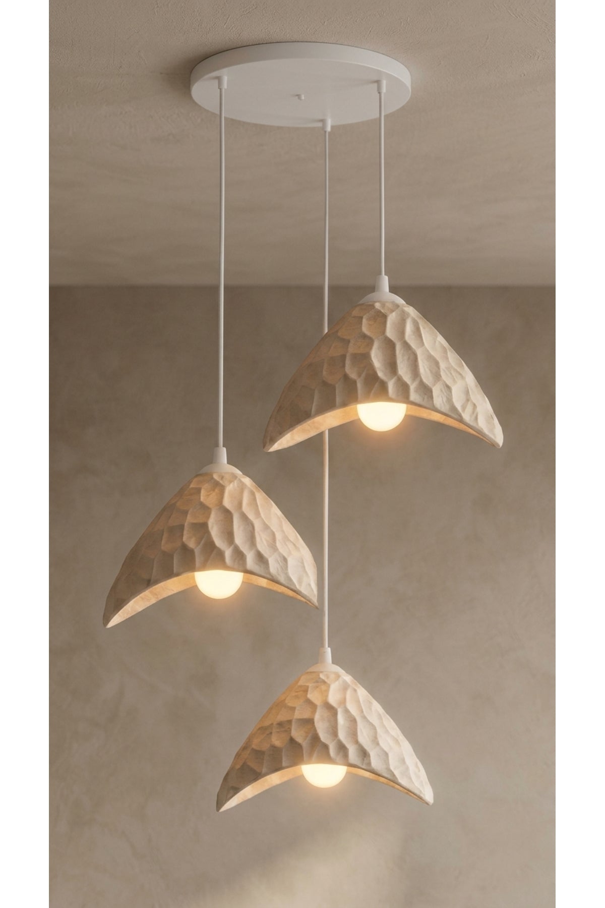 Oyma Desenli 3'lü Kademeli Sarkıt Avize 23x20 cm Ayarlanabilir Kablolu PLA Modern Salon ve Yemek Masası Aydınlatması - Bej