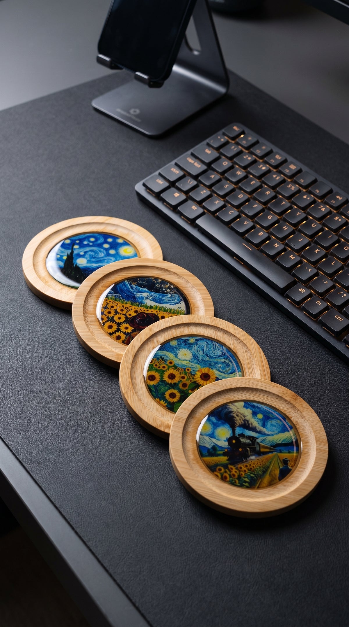 Van Gogh Temalı Epoksi Kaplama Doğal Ahşap Bardak Altlığı Seti (4'lü Set - 10 cm) | Yıldızlı Gece ve Ayçiçekleri Hediyelik Fincan Altlığı
